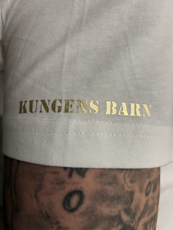 T-shirt Vit Kungens Barn - Bild 3