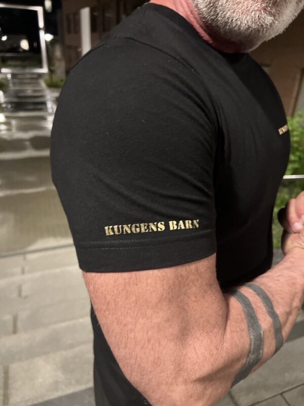 T-shirt Svart Kungens Barn - Bild 3